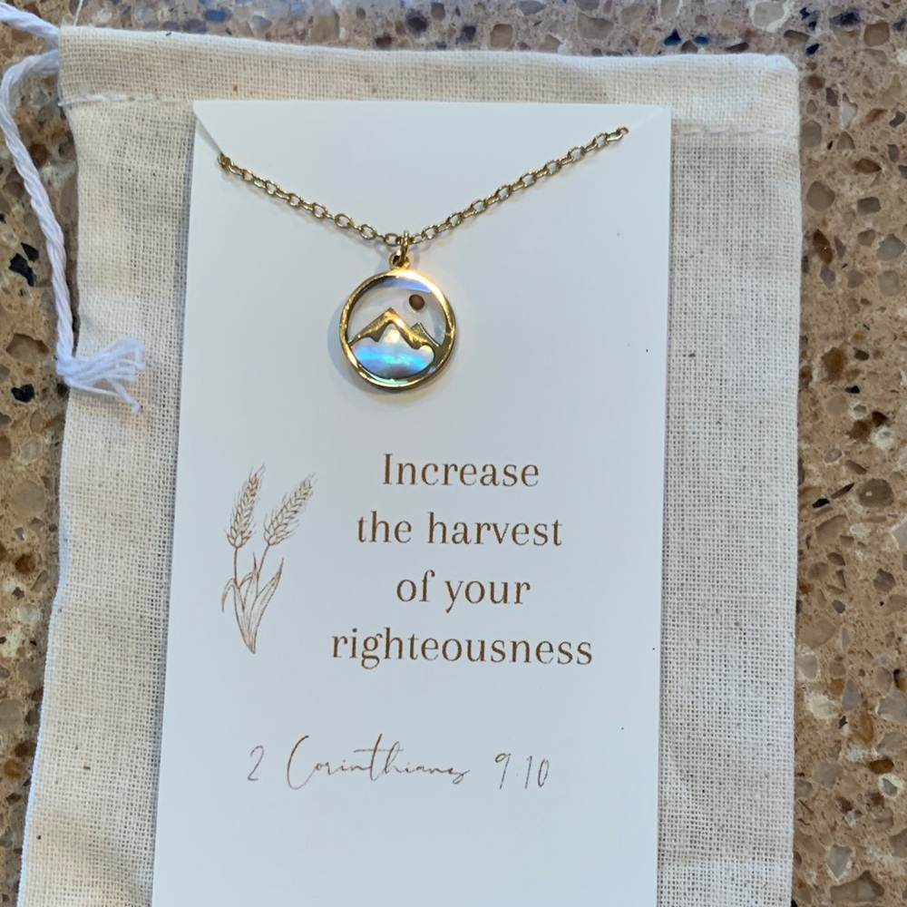 Gold Mountain Pendant Necklace NWT
